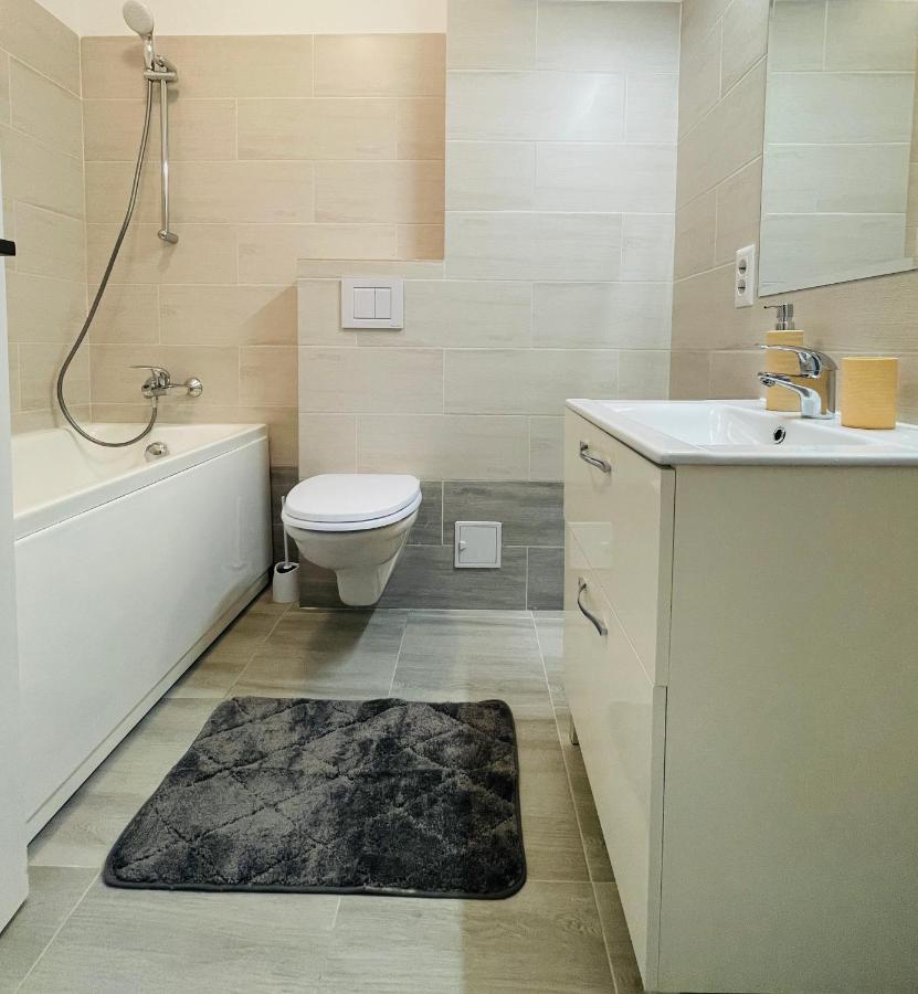 יאשי Q Royal Apartment - Palas Center מראה חיצוני תמונה