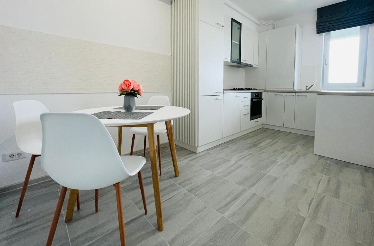 יאשי Q Royal Apartment - Palas Center מראה חיצוני תמונה